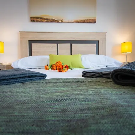 Holidays2torremolinos De 3 Con Terraza Y Piscina Comunitaria Apartamento