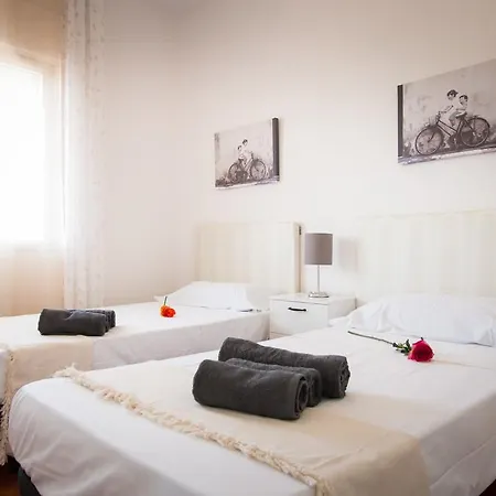 Apartamento Holidays2torremolinos De 3 Con Terraza Y Piscina Comunitaria