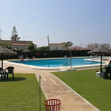 Holidays2torremolinos De 3 Con Terraza Y Piscina Comunitaria Apartment *
