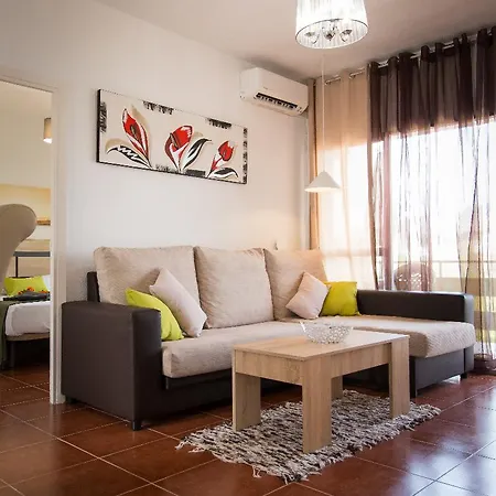 Holidays2torremolinos De 3 Con Terraza Y Piscina Comunitaria Apartment *